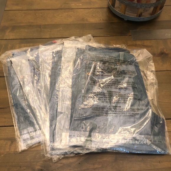 NEW LISTING! Ripped Detail Frayed Hem Denim Shorts - Picture 12 of 13